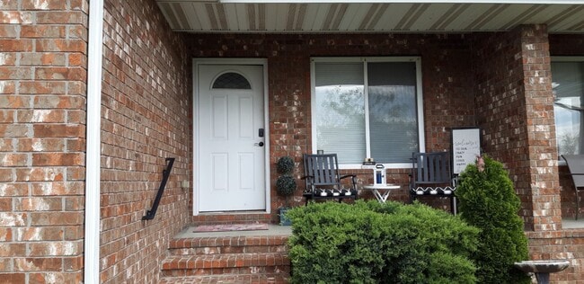 Building Photo - Duplex - 2 bed, 2 bath, 2 car garage in SW Springfield
