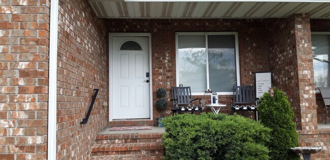 Foto del edificio - Duplex - 2 bed, 2 bath, 2 car garage in SW Springfield