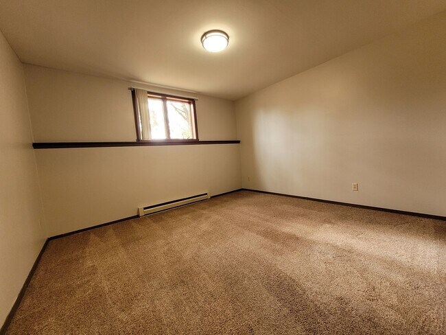 Foto del edificio - 633 W Factory St