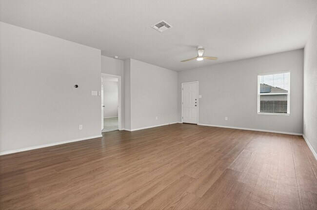 Foto del edificio - Charming 4-Bedroom Home in Elmendorf!