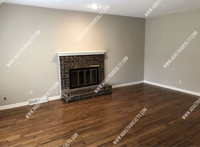 Foto del edificio - Beautiful Spacious Duplex in Paola-Available in MAY!!!