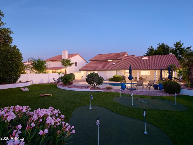 Foto del edificio - 5612 E Grandview Rd