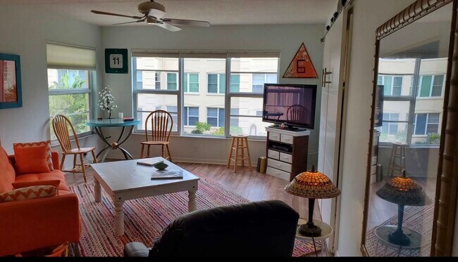 Building Photo - 3802 Gulf of Mexico Dr