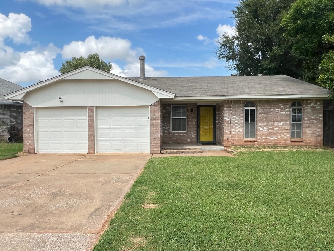 Photo - 417 E Linden Ln (Mustang, OK)