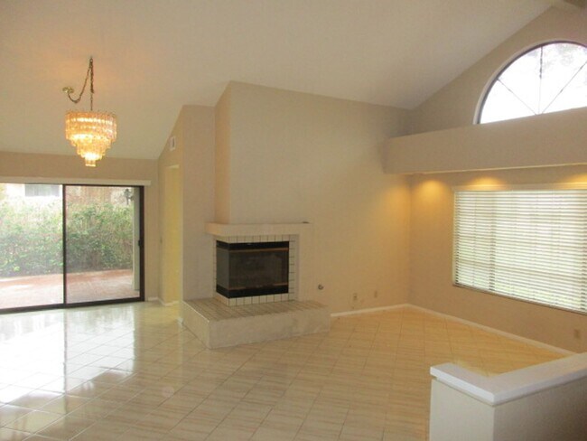 Foto del edificio - Rancho Bernardo End Unit Townhome - 2 Bed - 2 Bath -2 Car Garage - Private Patio