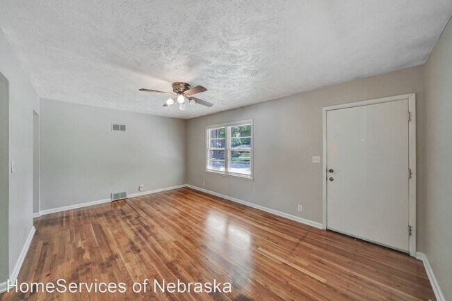 Building Photo - 3 br, 2 bath House - 4610 Hillside