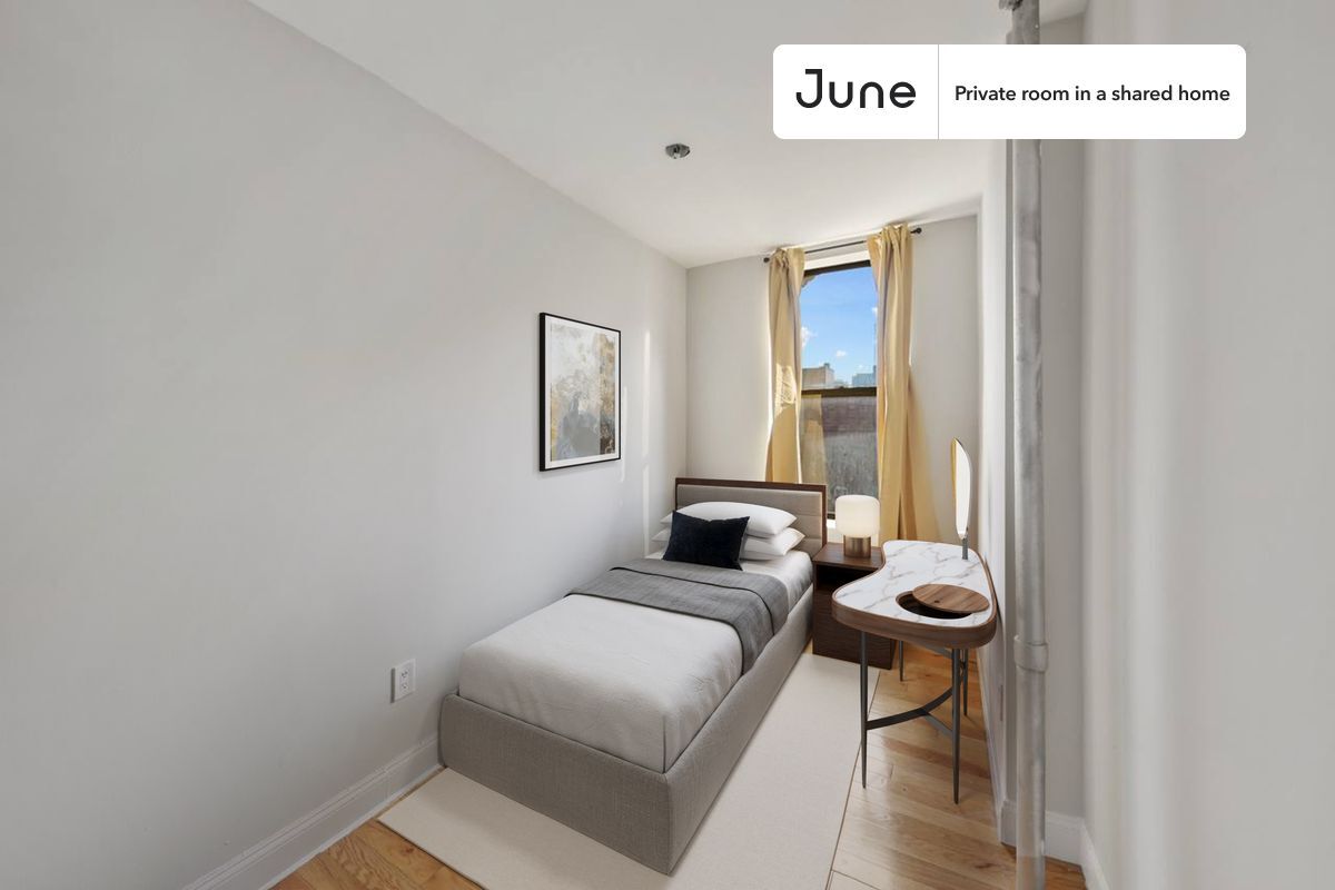Foto principal - Private bedroom in 4 bed/2 bath Home