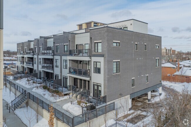 Photo du bâtiment - 1265 Birchmount Road