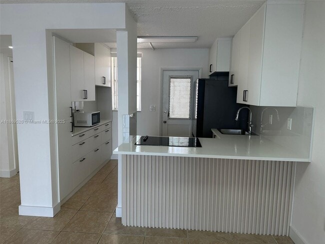 Building Photo - 2999 Point E Dr
