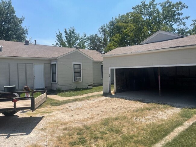 Building Photo - 315 N 9th St