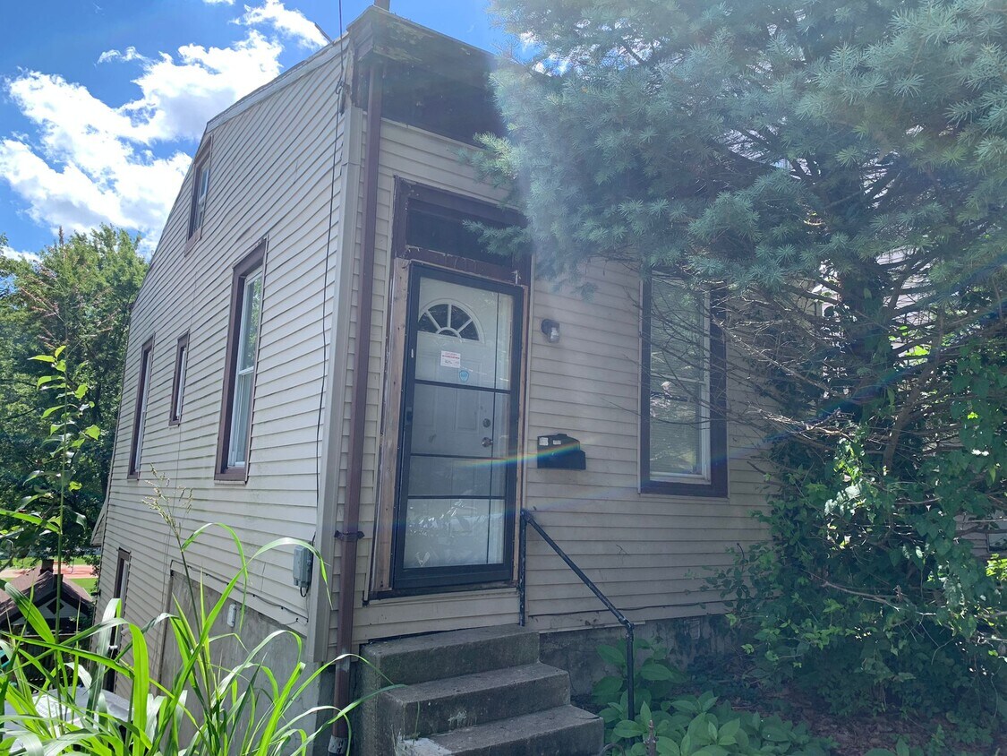 Primary Photo - 1711 Pulte St