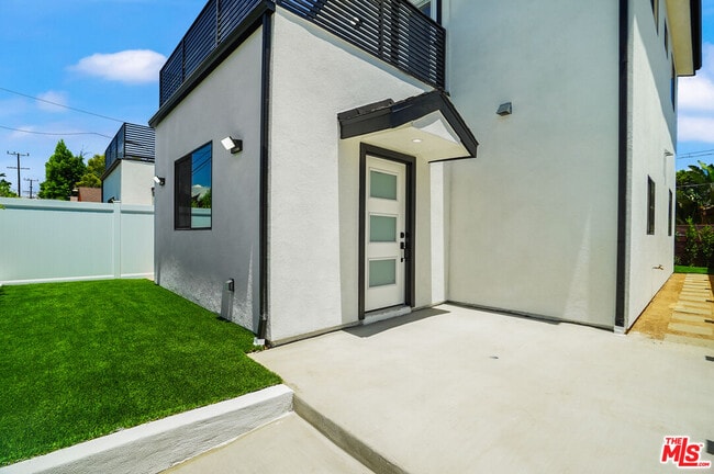 Building Photo - 7642 Orion Ave
