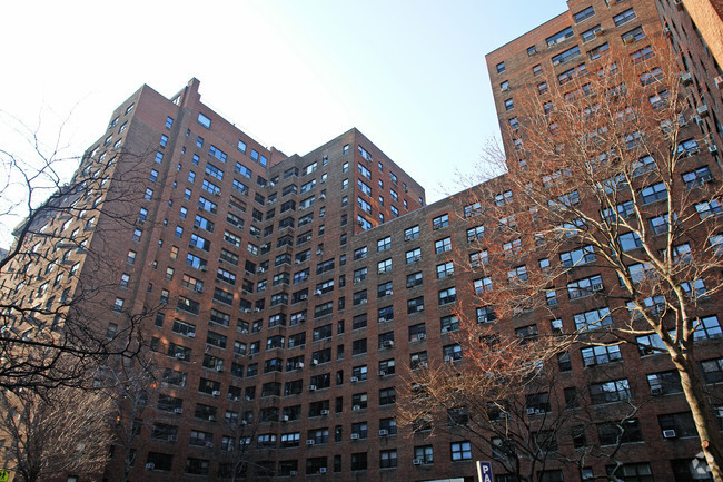 Building Photo - Schwab House