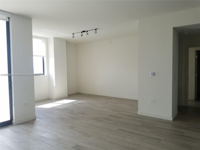 Foto del edificio - 999 SW 1st Ave