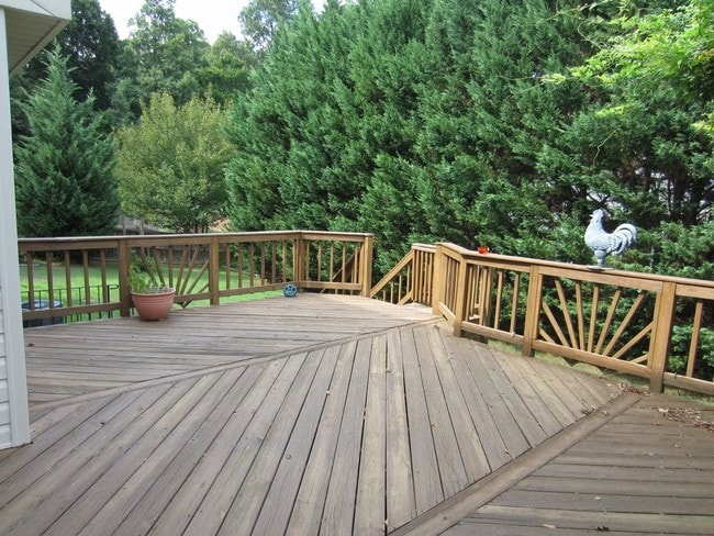 Building Photo - 10 Fieldstone Ct
