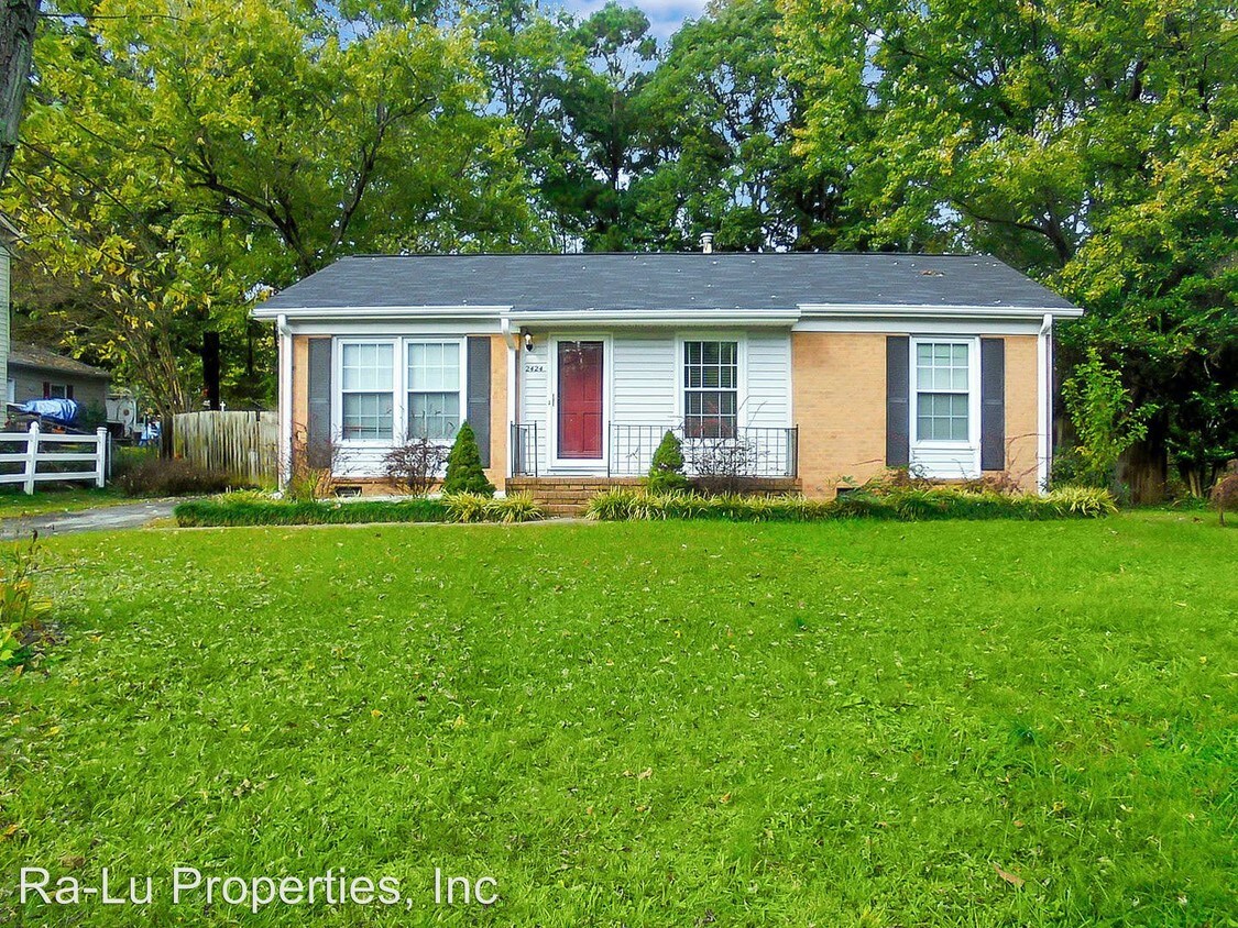 Primary Photo - 3 br, 1 bath House - 2424 Denver Ave