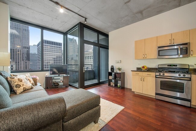 Building Photo - 235 W Van Buren St