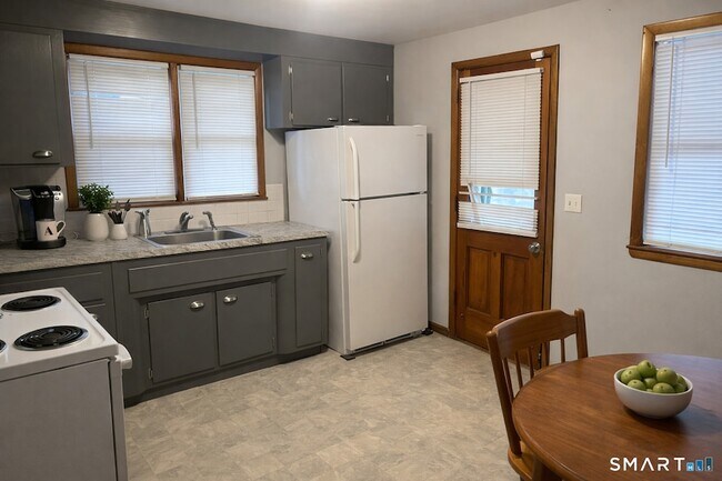 Foto del edificio - 46 Myron Ave