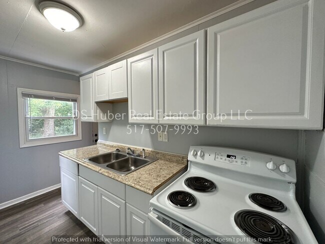 Foto del edificio - 2 Bedroom home freshly painted throughout!