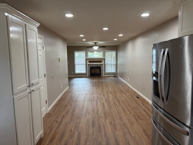 Foto del edificio - 3 bed 2 full bath 2 story duplex in Norman! ready for move in!