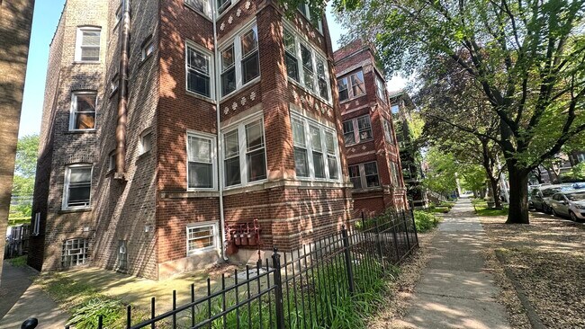 Foto del edificio - 6322 N Lakewood Ave
