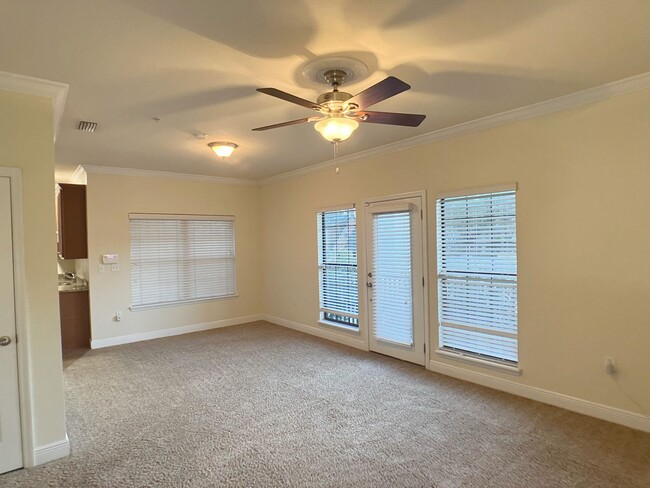 Building Photo - Margaret's Manor - Beautiful 2 Bedroom, 2 ...