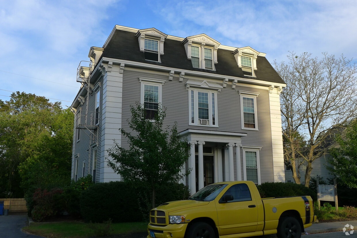 Building Photo - 12 Walnut St