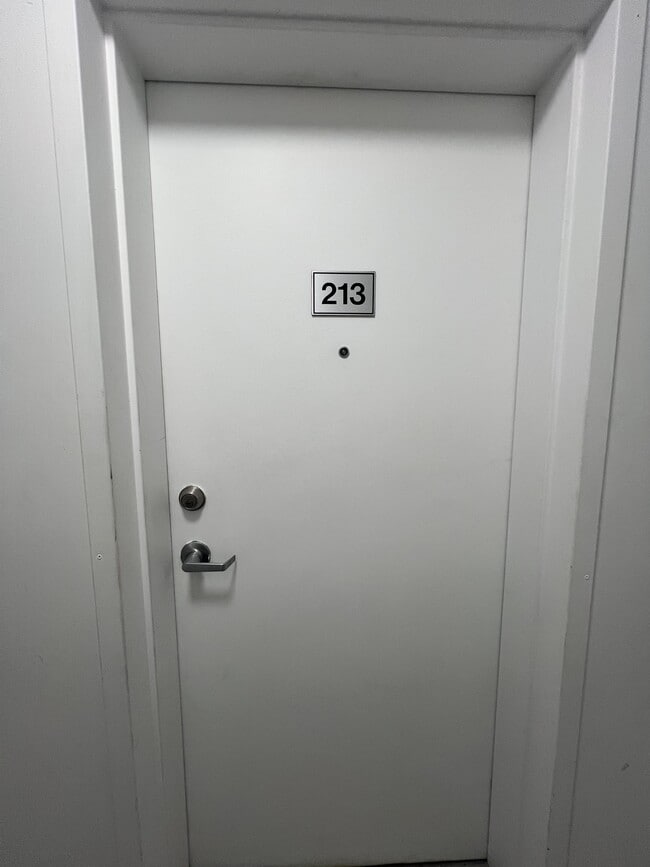 Building Photo - 630 Cummings Ave