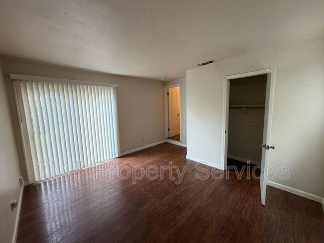 Building Photo - 2011 Mangrum Ave