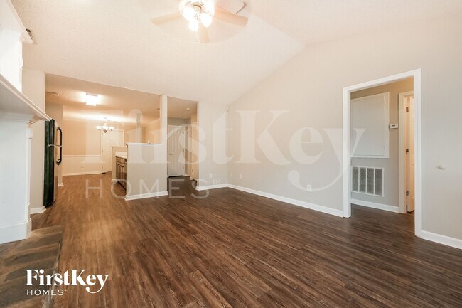 Foto del edificio - 1296 N Hampton Dr