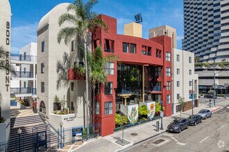 Building Photo - 600 Front Apartments