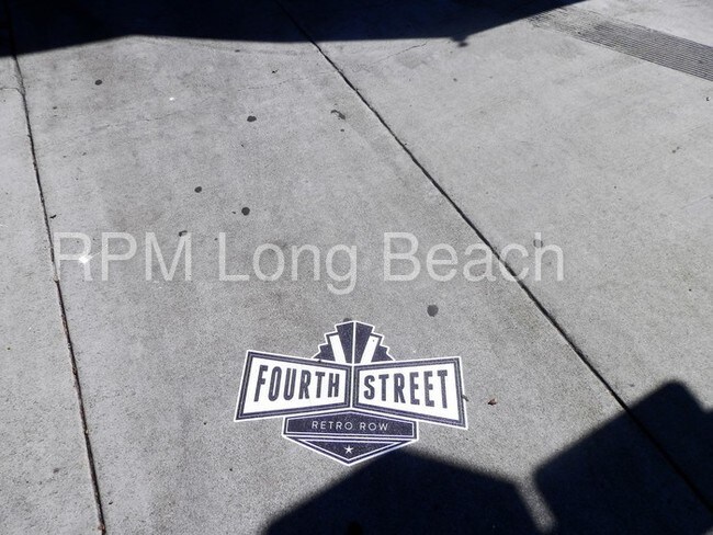 Building Photo - 2630 E 4th St