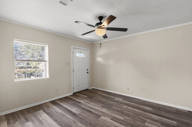 Building Photo - 1208 N D St