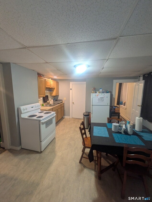 Building Photo - 174 S Main St