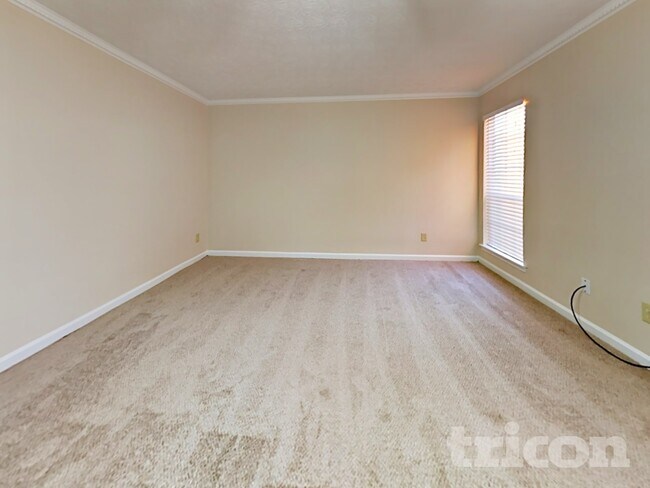 Foto del edificio - 3590 Cameron Hills Pl