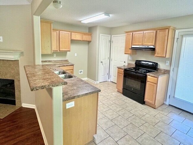 Building Photo - Now Leasing - Move In Special - Available ...