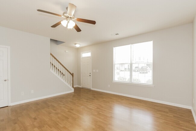 Building Photo - Gorgeous 4BR 2.5BA Home