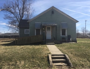 Building Photo - 1217 S Maple St
