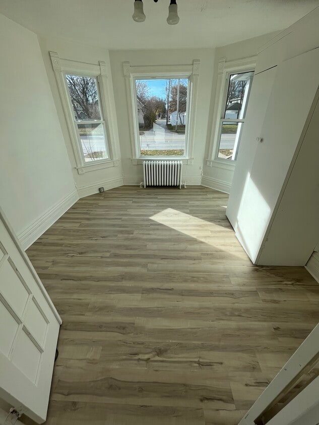 510 Mather St Unit 2 Lower Front, Green Bay, WI 54303 Apartments in