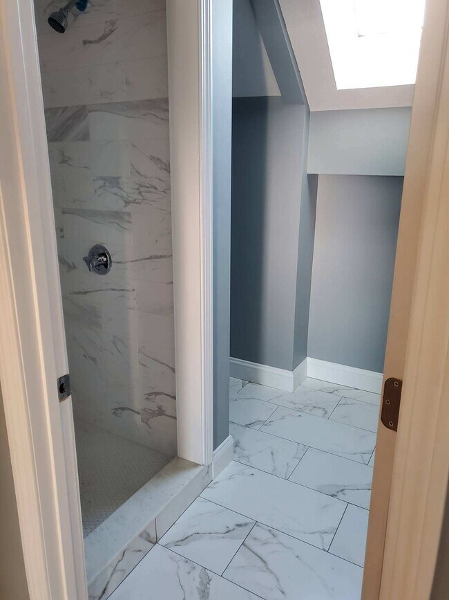 bathroom - 713 N Montello St