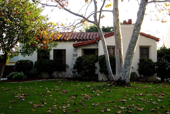 Front - 2090 E Mountain St