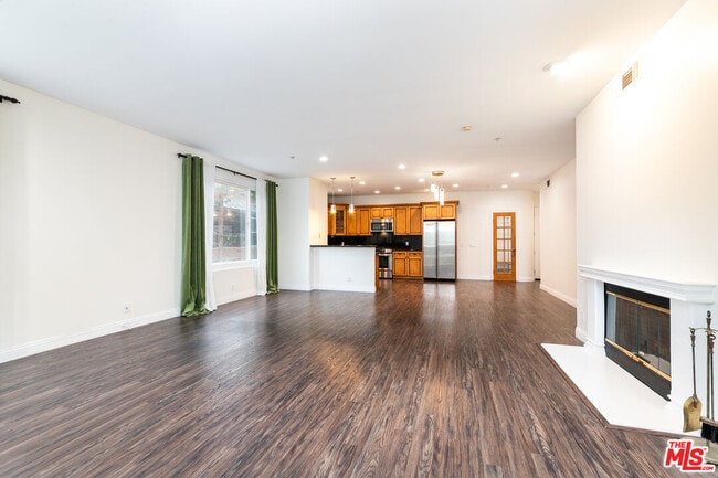 Building Photo - 117 N Gale Dr