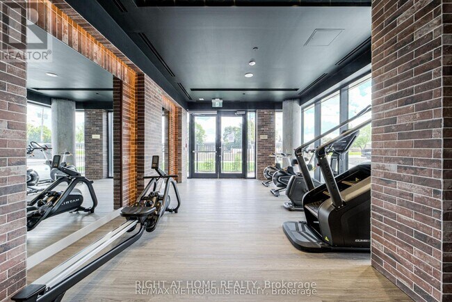 Photo du bâtiment - 4010 Eglinton Ave W