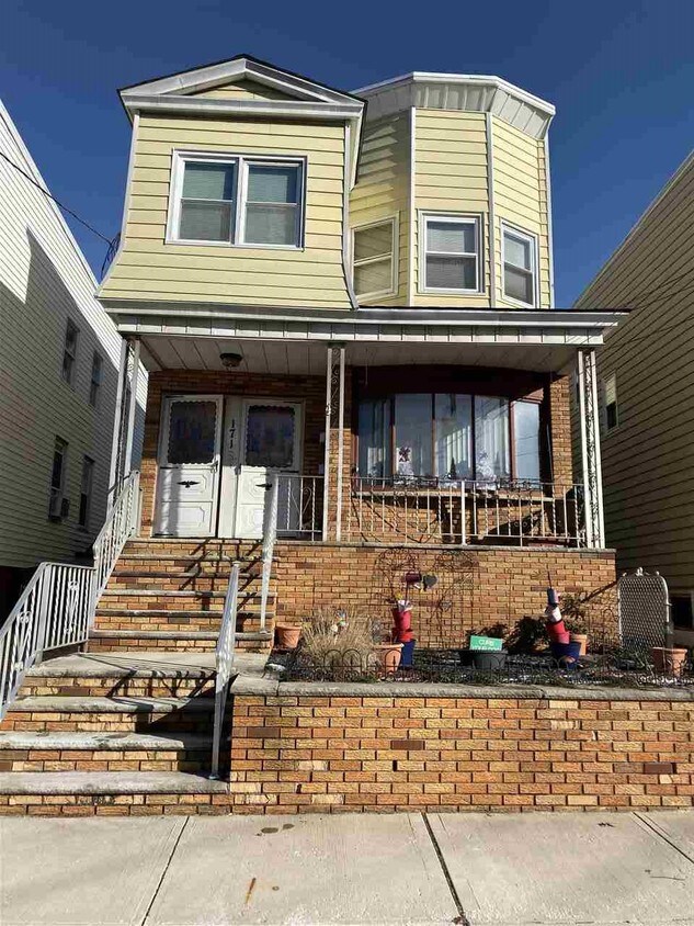 Primary Photo - 171 W 22nd St