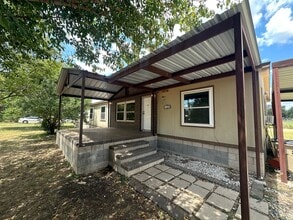 Building Photo - 410 Pecan