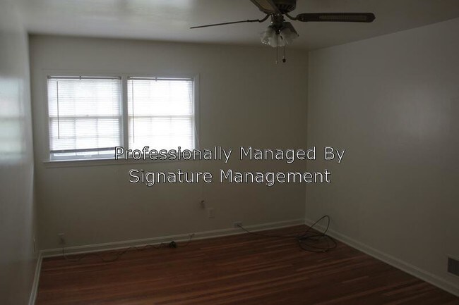 Foto del edificio - 2109 Edgeland Ave