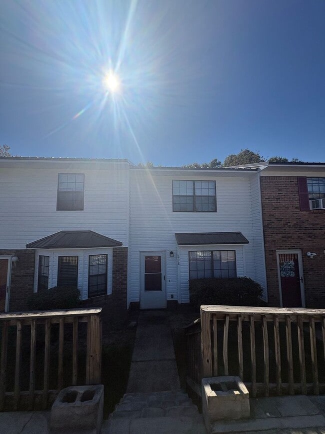 Building Photo - 228 Edith Way