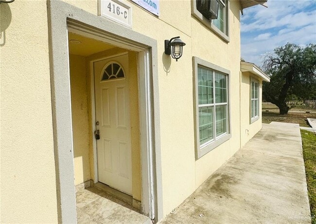 Building Photo - 9 5th St