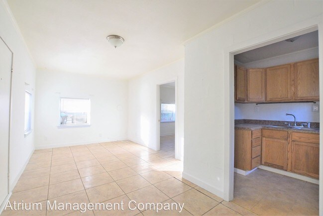 Building Photo - 1423 Miller Ave