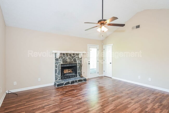 Building Photo - 4 Meadow Sweet Ln